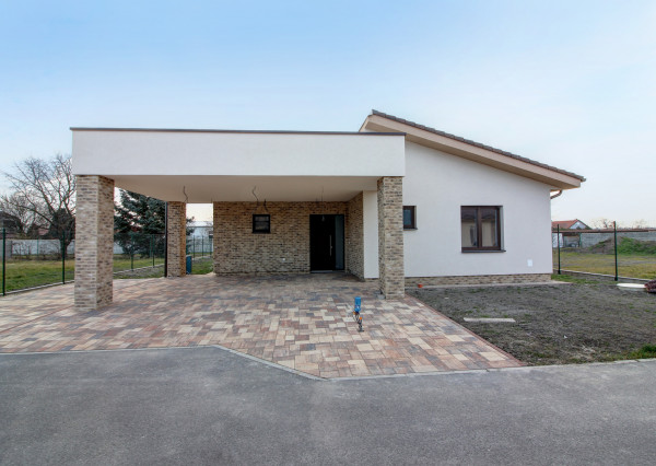 Na predaj: 4izbový rodinný dom kolaudovaný – Šamorín-Bučuháza,  stav štandard