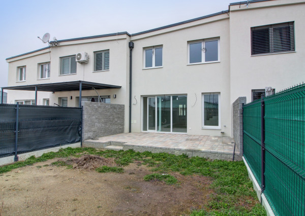 Na predaj – Moderný dvojpodlažný 4-izbový rodinný dom v Šamoríne, časť Mliečno