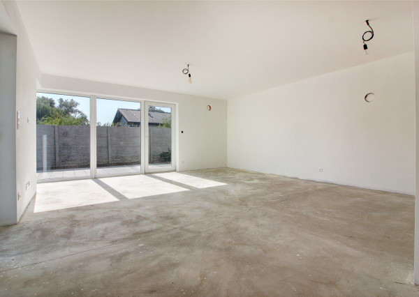 REZERVOVANÝ- Na predaj skolaudovaný 4i RD s pozemkom 596 m² v Malej Pake. BONUS realizácia štandardu v cene!