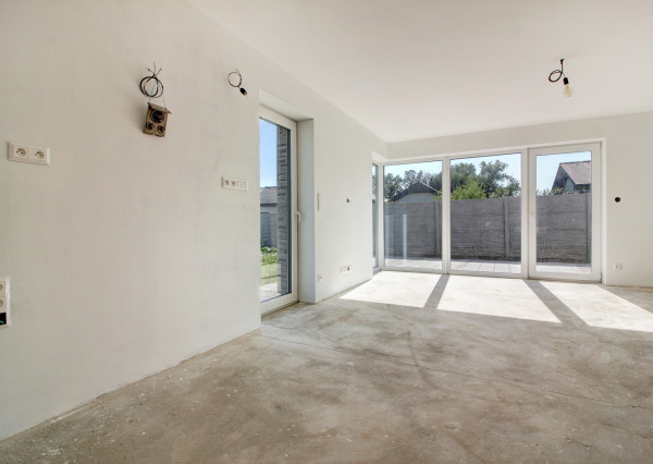 REZERVOVANÝ- Na predaj skolaudovaný 4i RD s pozemkom 596 m² v Malej Pake. BONUS realizácia štandardu v cene!