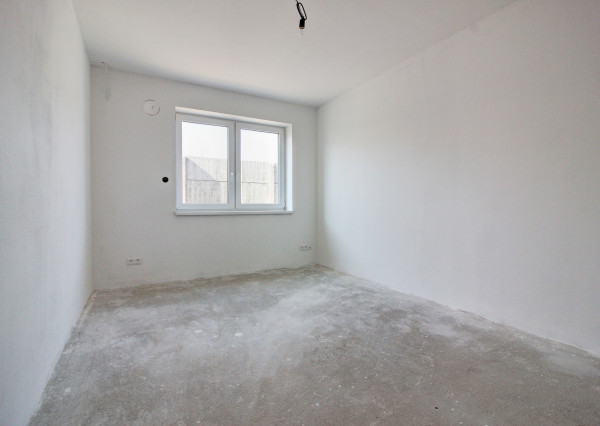 REZERVOVANÝ- Na predaj skolaudovaný 4i RD s pozemkom 596 m² v Malej Pake. BONUS realizácia štandardu v cene!