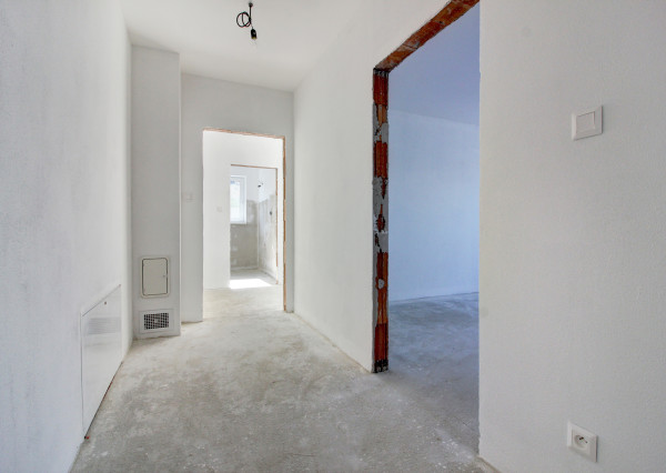 REZERVOVANÝ- Na predaj skolaudovaný 4i RD s pozemkom 596 m² v Malej Pake. BONUS realizácia štandardu v cene!