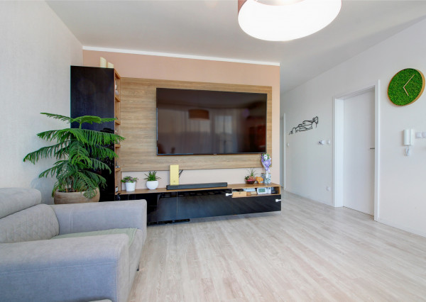 REZERVOVANÝ- Na predaj 3 izbový byt so záhradkou v Hamuliakove