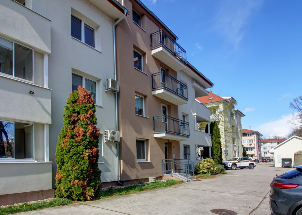 Na prenájom 2-izbový byt v Šamoríne – Hlboká ulica