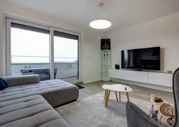 Na prenájom: 2-i byt s terasou, loggiou, bazénom a parkovaním v Rovinke