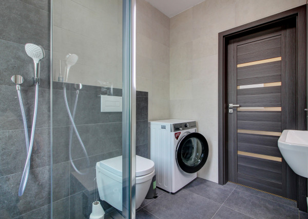 Na prenájom: 2-i byt s terasou, loggiou, bazénom a parkovaním v Rovinke