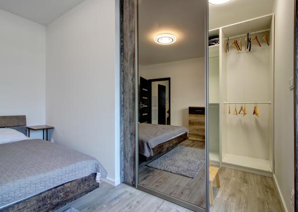 Na prenájom: 2-i byt s terasou, loggiou, bazénom a parkovaním v Rovinke