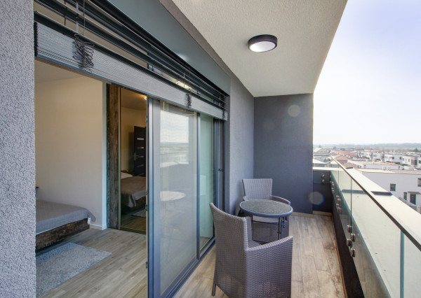 Na prenájom: 2-i byt s terasou, loggiou, bazénom a parkovaním v Rovinke