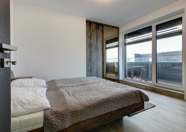 Na prenájom: 2-i byt s terasou, loggiou, bazénom a parkovaním v Rovinke