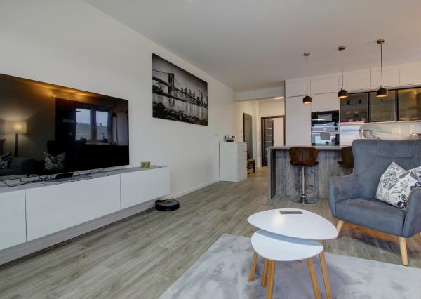 Na prenájom: 2-i byt s terasou, loggiou, bazénom a parkovaním v Rovinke