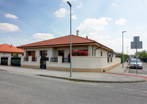 Na prenájom 4 izbový rodinný dom s garážou v Podunajských Biskupiciach