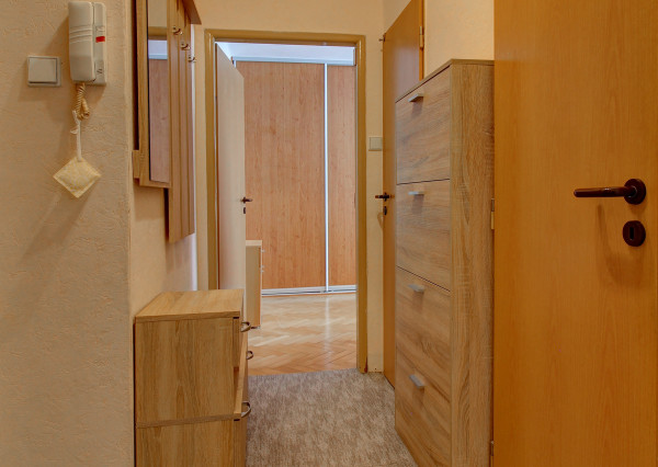 Na predaj: 2 izbový byt 52 m², Školská,  Šamorín