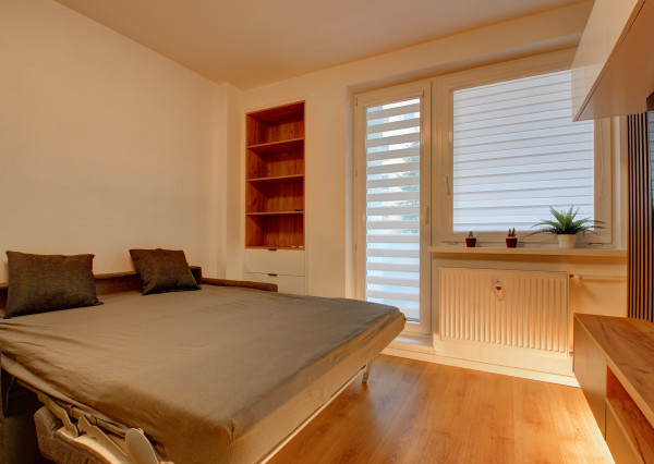 Prenájom - garzónka s balkónom a pivnicou,Ružinov II, Ondavská ulica.