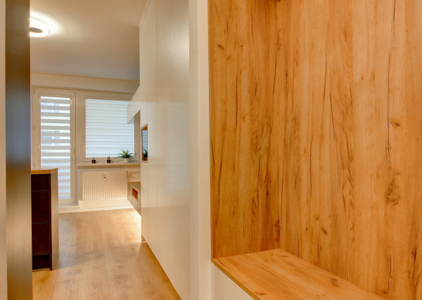 Prenájom - garzónka s balkónom a pivnicou,Ružinov II, Ondavská ulica.