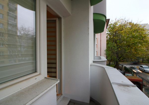 Prenájom - garzónka s balkónom a pivnicou,Ružinov II, Ondavská ulica.