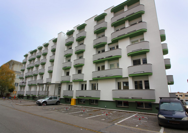 Prenájom - garzónka s balkónom a pivnicou,Ružinov II, Ondavská ulica.