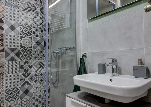 Prenájom - garzónka s balkónom a pivnicou,Ružinov II, Ondavská ulica.