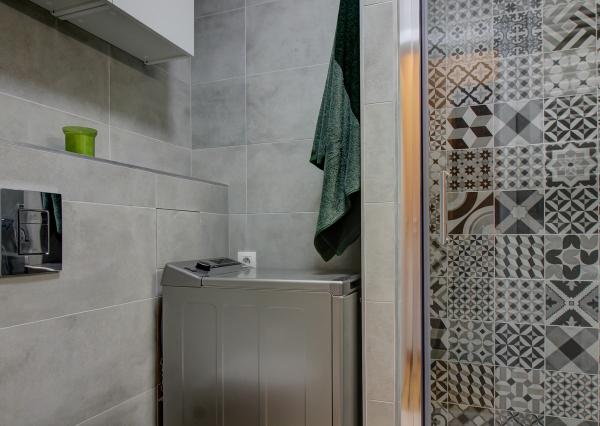 Prenájom - garzónka s balkónom a pivnicou,Ružinov II, Ondavská ulica.