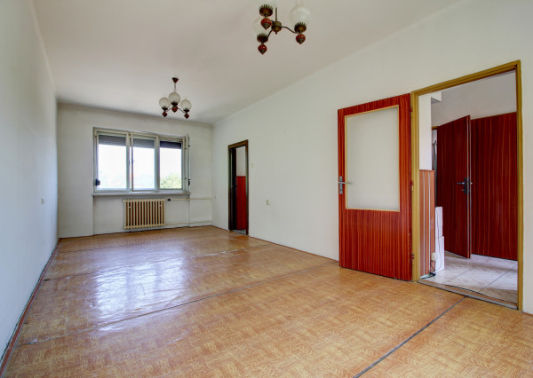 Na predaj: 4 izbový rodinný dom na pozemku 481 m², obec Dobrohošť