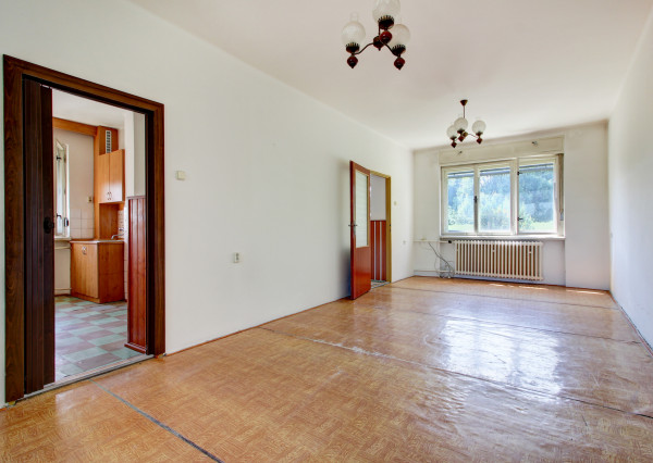 Na predaj: 4 izbový rodinný dom na pozemku 481 m², obec Dobrohošť