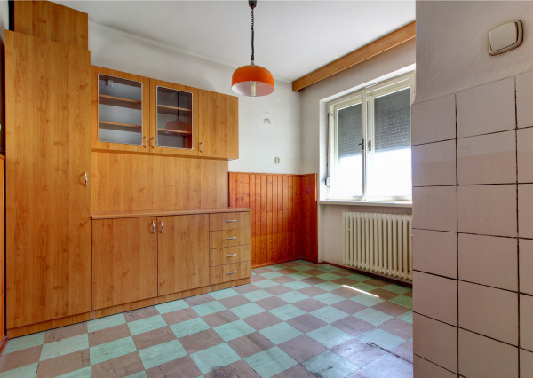 Na predaj: 4 izbový rodinný dom na pozemku 481 m², obec Dobrohošť