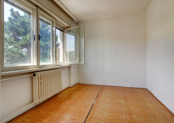 Na predaj: 4 izbový rodinný dom na pozemku 481 m², obec Dobrohošť