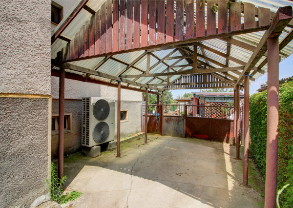 Na predaj: 4 izbový rodinný dom na pozemku 481 m², obec Dobrohošť