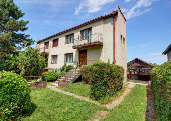 Na predaj: 4 izbový rodinný dom na pozemku 481 m², obec Dobrohošť