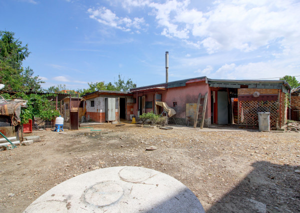 Na predaj: 4 izbový rodinný dom na pozemku 481 m², obec Dobrohošť