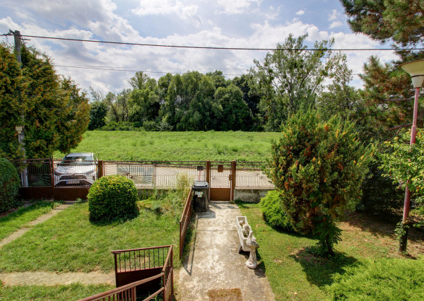 Na predaj: 4 izbový rodinný dom na pozemku 481 m², obec Dobrohošť