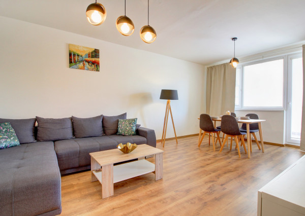 Na predaj dvojgarsónka De Luxe so zasklenou loggiou  – Pečnianska ulica, Petržalka