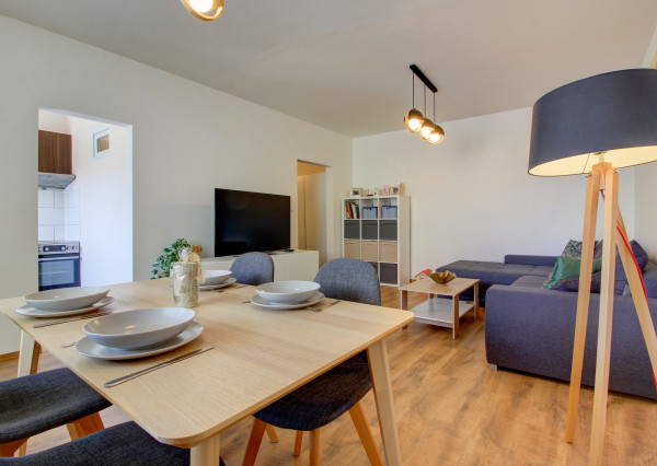 Na predaj dvojgarsónka De Luxe so zasklenou loggiou  – Pečnianska ulica, Petržalka