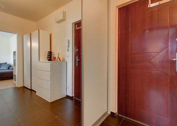 Na predaj dvojgarsónka De Luxe so zasklenou loggiou  – Pečnianska ulica, Petržalka