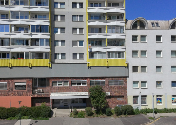 Na predaj dvojgarsónka De Luxe so zasklenou loggiou  – Pečnianska ulica, Petržalka