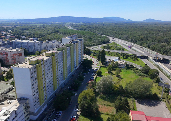 Na predaj dvojgarsónka De Luxe so zasklenou loggiou  – Pečnianska ulica, Petržalka