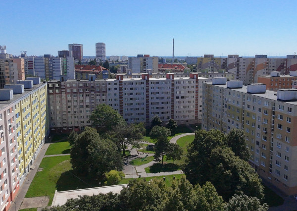 Na predaj dvojgarsónka De Luxe so zasklenou loggiou  – Pečnianska ulica, Petržalka