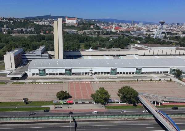 Na predaj dvojgarsónka De Luxe so zasklenou loggiou  – Pečnianska ulica, Petržalka