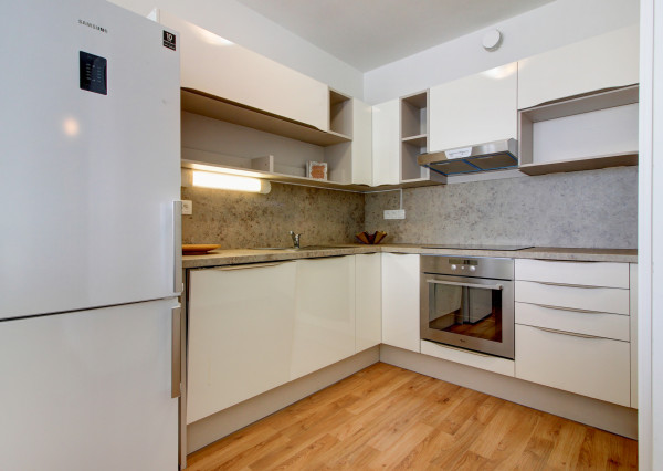 Rezervované- Moderný 2-izbový byt s balkónom, pivnicou a vlastným parkovaním v Green Village, Dunajská Lužná