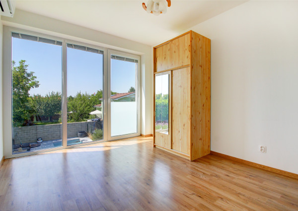 Rezervované- Moderný 2-izbový byt s balkónom, pivnicou a vlastným parkovaním v Green Village, Dunajská Lužná