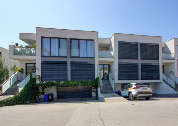 Rezervované- Moderný 2-izbový byt s balkónom, pivnicou a vlastným parkovaním v Green Village, Dunajská Lužná