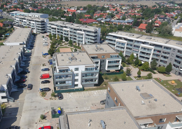 Rezervované- Moderný 2-izbový byt s balkónom, pivnicou a vlastným parkovaním v Green Village, Dunajská Lužná
