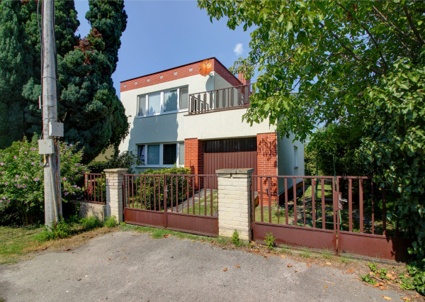 Na predaj: 3izbový rodinný dom s garážou , pozemok 757 m² - Kvetoslavov