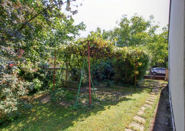 Na predaj: 3izbový rodinný dom s garážou , pozemok 757 m² - Kvetoslavov