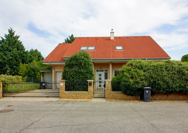 NOVINKA - 5i RD s UP 214m², pozemok 625m² Hamuliakovo