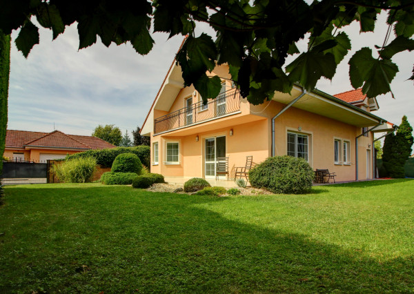 NOVINKA - 5i RD s UP 214m², pozemok 625m² Hamuliakovo