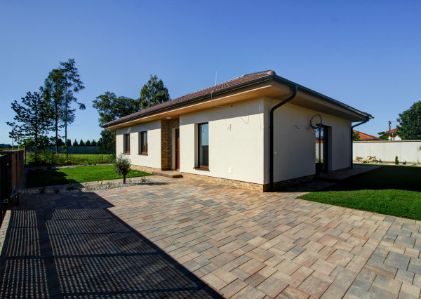 Na predaj: 4izbový rodinný dom – Šamorín-Bučuháza,  stav nadštandard