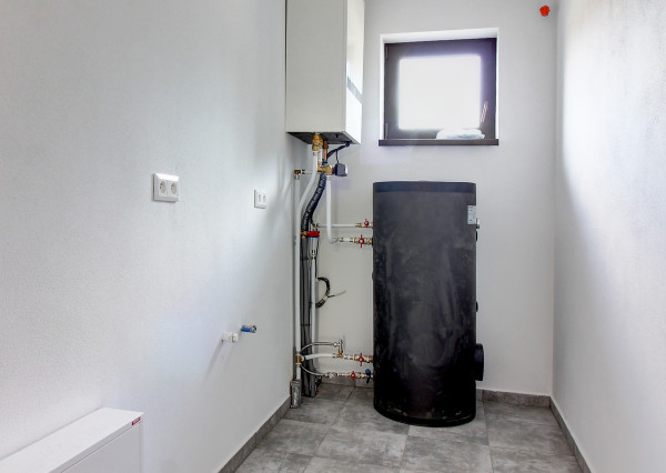 Na predaj: 4izbový rodinný dom – Šamorín-Bučuháza,  stav nadštandard