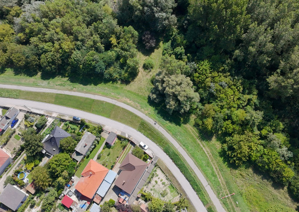 Na predaj: 3,5 izbový rodinný dom s prístavbou a garážou na pozemku o rozlohe 761 m², obec Dobrohošť