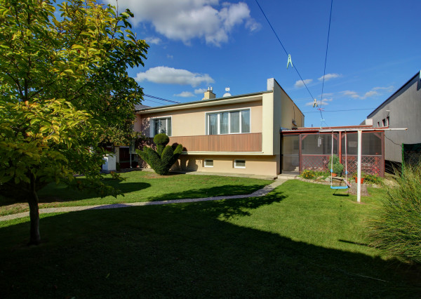 Predaj 5-izbového rodinného domu s pivnicou a krásnou záhradou – Veľká Paka