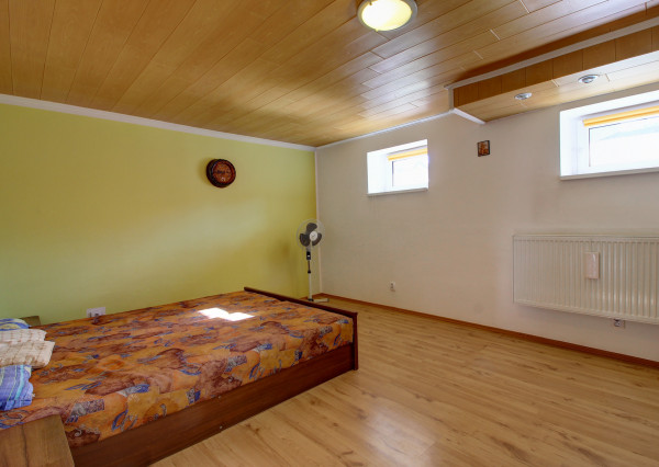 Predaj 5-izbového rodinného domu s pivnicou a krásnou záhradou – Veľká Paka